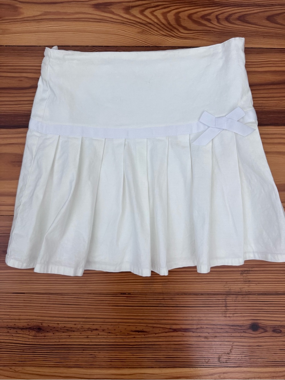 Children’s Place White Pleated Girls' Skirt with Bow Stretch size 8 EUC
